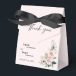 Blush Floral Pink Weddenschap Hartelijk dank Bedankdoosjes<br><div class="desc">Deze bloeiende roze bruiloft is te danken aan het feit dat u de box gunstig vindt. Het ontwerp biedt prachtige, klassieke kerkelijke achtergronden van pastelroze en marineblauw met eenvoudige moderne typografie en elegante kalligrafie om een gesofisticeerde toon aan te geven voor elke soort gebeurtenis. Elk product is voorzien van prachtige...</div>