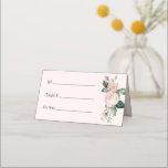 Blush Floral Pink Weddenschapskaart Plaatskaartje<br><div class="desc">Deze bloeiende roze bruine trouwplaatskaart is voorzien van prachtige, klassieke achtergronden van pastelroze en marineblauw met eenvoudige moderne typografie en elegante kalligrafie om een gesofisticeerde toon aan te geven voor elke soort gebeurtenis. Elk product is voorzien van prachtige blush roze rozen en perzik en ivoor hydrangeas, die voorzien zijn van...</div>