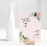 Blush Floral Pink Wedding Table Number Kaart<br><div class="desc">Deze bloeiende roze trouwlijstnummerkaart biedt een prachtige, klassieke achtergrond van pastelroze en marineblauw met eenvoudige moderne typografie en elegante kalligrafie om een gesofisticeerde toon aan te geven voor elke soort gebeurtenis. Elk product is voorzien van prachtige blush roze rozen en perzik en ivoor hydrangeas, die voorzien zijn van elush eucalyptus...</div>