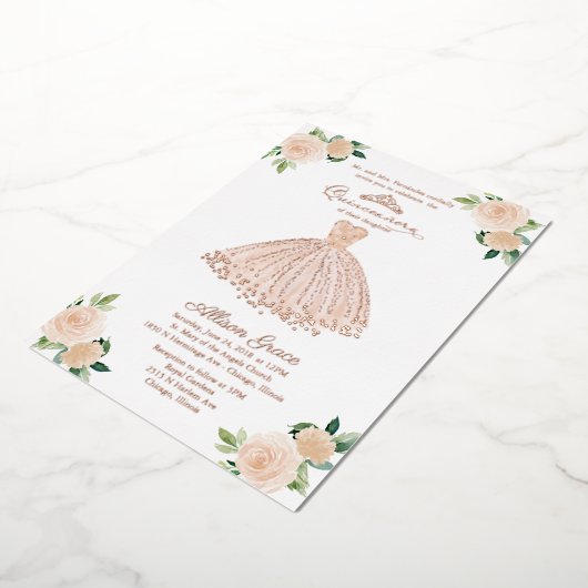 Blush Floral Quinceanera Folie Uitnodiging (Gedraaid)