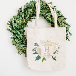 Blush Floral Waterverf Wedding Bridesmaid Initiaal Tote Bag<br><div class="desc">Stijlvol ontwerp biedt een boeket van waterverf geschilderde rozen en ranunculus bloemen. Personaliseer met de naam van het douanemonogram/initiaal of andere tekst. Het zachte kleurenschema omvat schaduwen van wazige roze,  perzik,  grijs,  crème,  groen en goud.</div>
