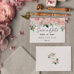 Blush Floral White Flat Save the Date Kaart<br><div class="desc">Deze zwarte witte vlakke vlek sparen het datumkaartontwerp kenmerkt prachtige chic neutrale achtergronden van zwart of wit met eenvoudige moderne typografie en elegante kalligrafie om een verfijnde toon voor om het even welke stijl van gebeurtenis te plaatsen. Elk product is voorzien van prachtige blush roze rozen en perzik en ivoor...</div>