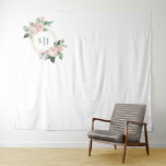 Blush Floral White Monogram Weduwfoto Achtergrond Wandkleed<br><div class="desc">Dit prachtige witte bruine trouwfotoachtergrond is voorzien van prachtige, neutrale achtergronden van zwart of wit met eenvoudige moderne typografie en elegante kalligrafie om een gesofisticeerde toon te stellen voor elke stijl van gebeurtenissen. Elk product is voorzien van prachtige blush roze rozen en perzik en ivoor hydrangeas, die voorzien zijn van...</div>