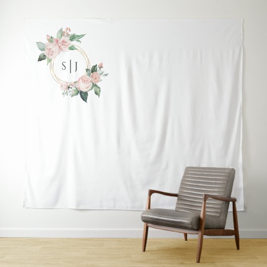 Blush Floral White Monogram Weduwfoto Achtergrond Wandkleed (In Situ (horizontaal))