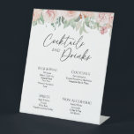Blush Floral White Wedding Drink Bar Sign Reclamebord Met Voetstuk<br><div class="desc">Deze bloedige witte bruiloft drink een barteken met een prachtige chic-neutrale achtergrond van zwart of wit met eenvoudige moderne typografie en elegante kalligrafie om een gesofisticeerde toon te stellen voor elke soort gebeurtenis. Elk product is voorzien van prachtige blush roze rozen en perzik en ivoor hydrangeas, die voorzien zijn van...</div>