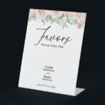 Blush Floral White Wedding Favors Reclamebord Met Voetstuk<br><div class="desc">Deze bloedige witte bruiloft bevoordeelt het voetgangersgebaar en biedt een prachtige, neutrale achtergrond van zwart of wit met eenvoudige moderne typografie en elegante kalligrafie om een gesofisticeerde toon te zetten voor elke stijl van gebeurtenissen. Elk product is voorzien van prachtige blush roze rozen en perzik en ivoor hydrangeas, die voorzien...</div>
