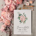 Blush Floral White Wedding Save the Date<br><div class="desc">Deze bloedige witte bruiloft bespaart het datumontwerp mooie, neutrale achtergronden van zwart of wit met eenvoudige moderne typografie en elegante kalligrafie om een gesofisticeerde toon te zetten voor elke stijl van gebeurtenissen. Elk product is voorzien van prachtige blush roze rozen en perzik en ivoor hydrangeas, die voorzien zijn van elush...</div>