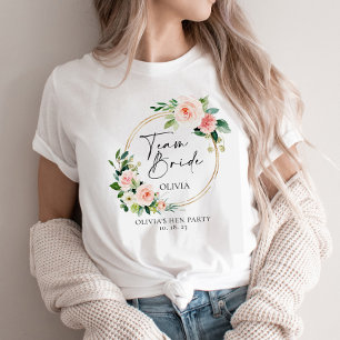 Blush Floral Wreath Team Bride gepersonaliseerd T-shirt
