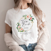 Blush Floral Wreath Team Bride gepersonaliseerd T-shirt