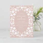 Blush Folk White Floral QR RSVP All-in-One Wedding Kaart (Staand voorkant)