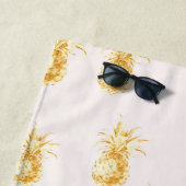 Blush Gold Tropische ananananassen Strandlaken (In situ)