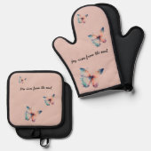 Blush Joy komt uit de Soul Butterfly Ovenwant & Pannenlap Set (Voorkant / Achterkant)