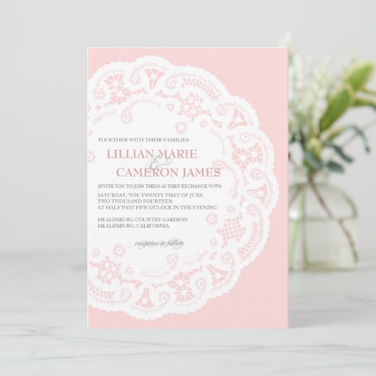 Blush Lace Doily bruiloft uitnodiging (Staand voorkant)