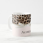 Blush Leopard White Bow Koffiemok (Voorkant links)