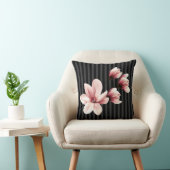 Blush Magnolias op Black Stripes Kussen (Stoel)