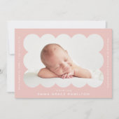 Blush Modern Scalloped Photo Lijst Birth Aankondiging (Voorkant)