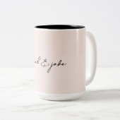 Blush Modern Script Koppel Namen Tweekleurige Koffiemok (Voorkant rechts)