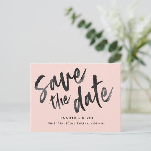 Blush moderne bruiloft kalligrafie Save the Date Aankondigingskaart (Staand voorkant)