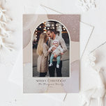 Blush Moderne vormgeving met kerstmis Feestdagenkaart<br><div class="desc">Stuur Kerstgejuich naar familie en vrienden met deze moderne en elegante Merry Christmas foto platte kaart. Het beschikt over waterverf blush en beige abstracte vormen met glitteraccenten. Personaliseer deze glinsterende kerstkaart door uw vakantiegroet,  namen en jaar toe te voegen.</div>