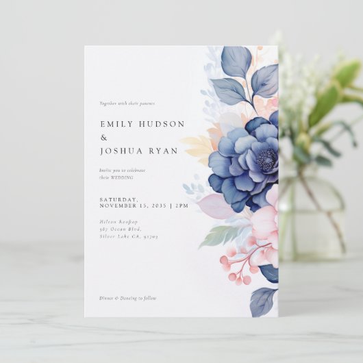 Blush Navy Blauw Bloemen Bruiloft Kaart (Staand voorkant)