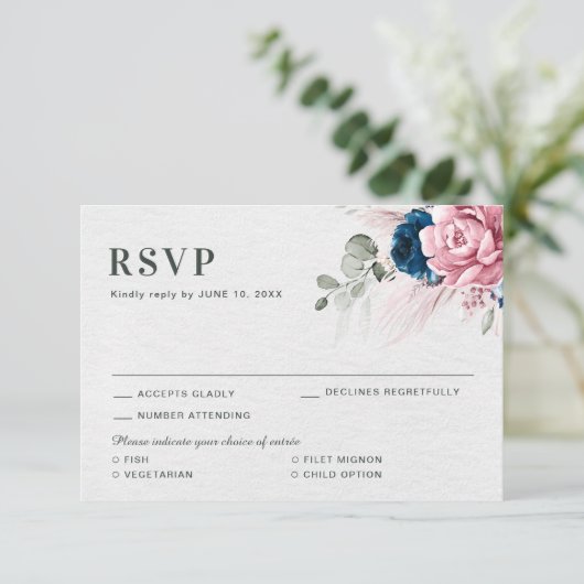 Blush Navy Blauw Zachte Pastel Roze Bloemen Huweli RSVP Kaartje (Staand voorkant)