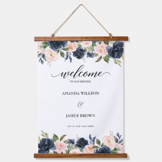 Blush Navy Blossom Weddenschap Welkom Hangend Wandkleed (Voorkant)