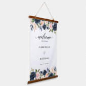 Blush Navy Blossom Weddenschap Welkom Hangend Wandkleed (Gebogen)