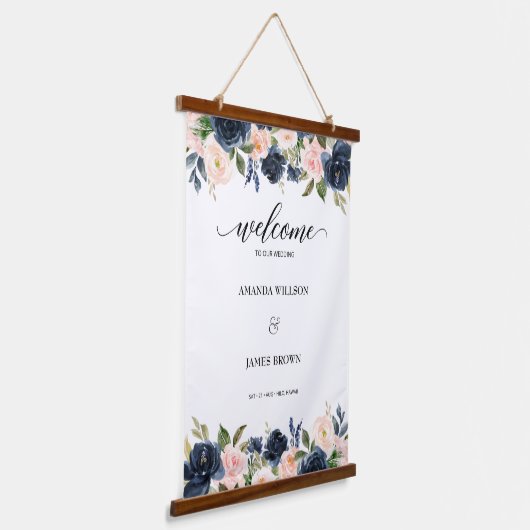 Blush Navy Blossom Weddenschap Welkom Hangend Wandkleed (Gebogen)