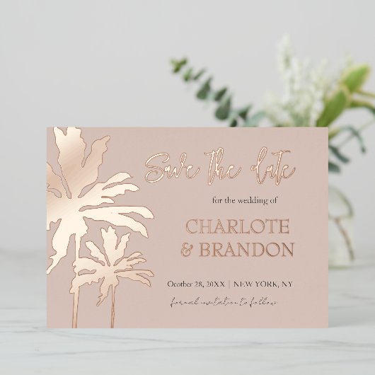 Blush Palm Trees Beach Wedding Save the Date Gold Folie Uitnodiging (Staand Voorkant)