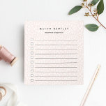 Blush | Pastel Leopard Print op maat Notitieblok<br><div class="desc">De afbeelding is op maat gemaakt voor het notitieblok en biedt een leopard afdrukachtergrond in gedempt pastelzwart roze en wit. Personaliseer met een naam en een extra lijn van douanetekst (die met "belangrijke te doen dingen"wordt getoond) in modern zwart schrijven. Met dit notitieblok van de controlelijst in een subtiel, milleniumroze,...</div>