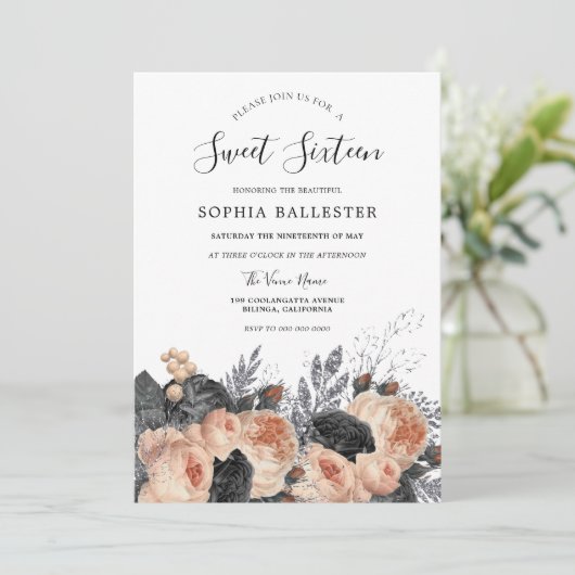 Blush Peach & Black Flowers Elegant Sweet 16 Kaart (Staand voorkant)