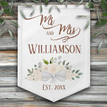 Blush Peach Floral Boho Chic Mr. & Mrs Wedding Wimpel<br><div class="desc">Deze vlag is mooi, stijlvol en leuk. Het is ontworpen om de newlyweds te vieren en heeft een elegant boho-sisch ontwerp met een cluster van met de hand geverfde waterverf rozen en bloesems in tinten van champagne blush of zeer bleke perziken. De elegante scripttekst luidt: Mr en Mrs. met de...</div>