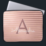 Blush Pink and Gold Stripes Monogram Girly Laptop Sleeve<br><div class="desc">Blush Roze en Faux Gold Foil Stripes Elegant Monogram Hoesje. Dit hoesje kan worden aangepast om uw initiaal en voornaam te omvatten.</div>