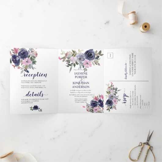 Blush Pink and Indigo Navy Floral Wedding Drieluik Uitnodiging (Binnen)