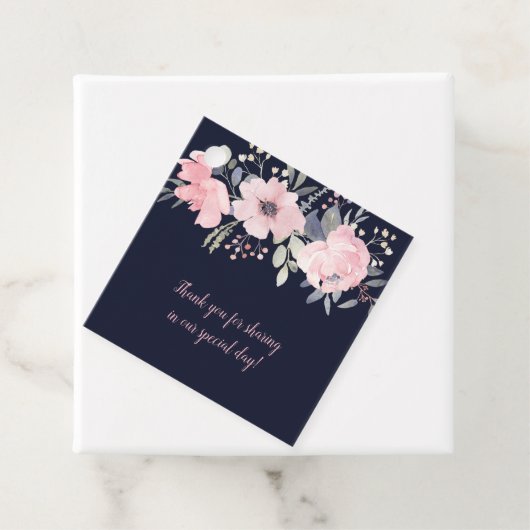 Blush Pink and Navy Floral Square Wedding | Bedankjes Labels (In situ)