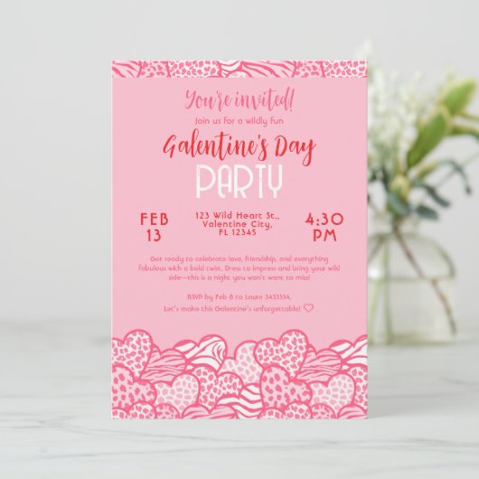 Blush Pink Animal Print Hart Galentines Day Party Kaart (Staand voorkant)