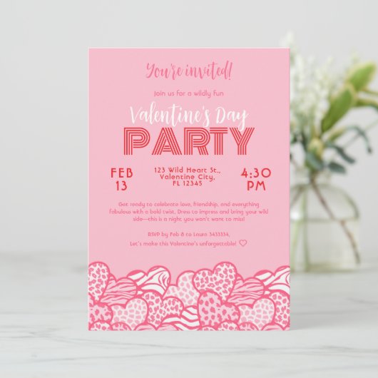 Blush Pink Animal Print Hearts Valentijnse Partij Kaart (Staand voorkant)