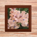 Blush Pink Bearded Iris Floral Gift Box Cadeaudoosje<br><div class="desc">Winkelinkten,  sieraden en andere kleine keepenkoeken in dit houten cadeaudoosje met keramische tegel die voorzien is van het foto-afbeelding van een blote roze,  met baard Iris-bloem met paarse accenten. Een mooi,  bloemetjesontwerp! Selecteer de grootte en kleur van het cadeauvakje.</div>