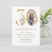 Blush Pink Bloemen Foto 30e verjaardag Uitnodiging (Staand voorkant)