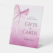 Blush Pink Bow Vrijgezellenfeest Geschenken & Kaar Reclamebord Met Voetstuk (Voorkant)
