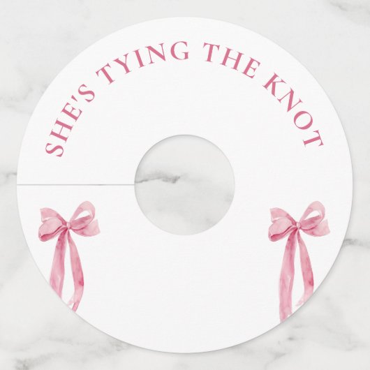Blush Pink Bow Ze bindt de knoop Bachelorette Wijnglaslabel (Voorkant)