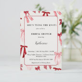 Blush Pink Bow Ze is Tying the Knot Vrijgezellenfe Kaart (Staand voorkant)