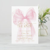 Blush Pink Bow Ze is Tying the Knot Vrijgezellenfe Kaart (Staand voorkant)
