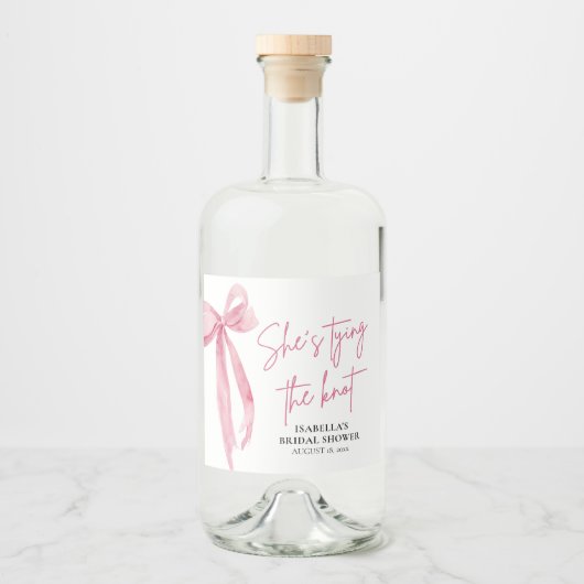 Blush Pink Bow Ze is Tying the Knot Vrijgezellenfe Likeurfles Etiket (Voorkant)