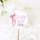 Blush Pink Bow Ze is Tying the Knot Vrijgezellenfe Ronde Sticker