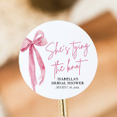 Blush Pink Bow Ze is Tying the Knot Vrijgezellenfe Ronde Sticker