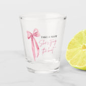 Blush Pink Bow Ze is Tying the Knot Vrijgezellenfe Shot Glas (Voorkant)