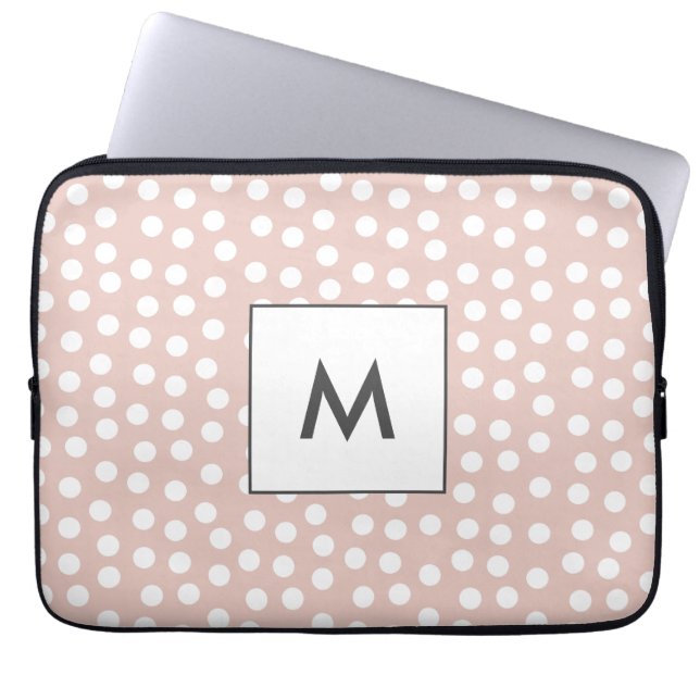 Blush pink dotted monogram laptop sleeve (Voorkant)