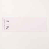 Blush Pink Elegant Modern Minimalistisch Monogram  Yogamat (Voorkant (horizontaal))
