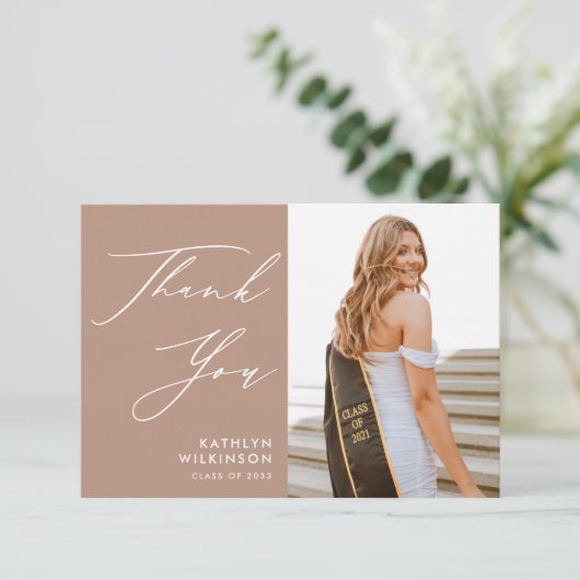 Blush Pink Elegant Script Simple Photo Afstuderen Bedankkaart (Staand voorkant)